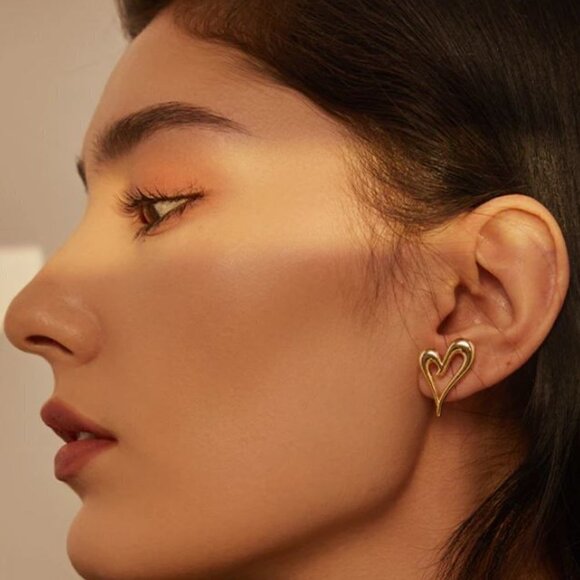 Gold OR Silver Plated Ear Posts Heart Stud Earrings - Picture 1 of 9